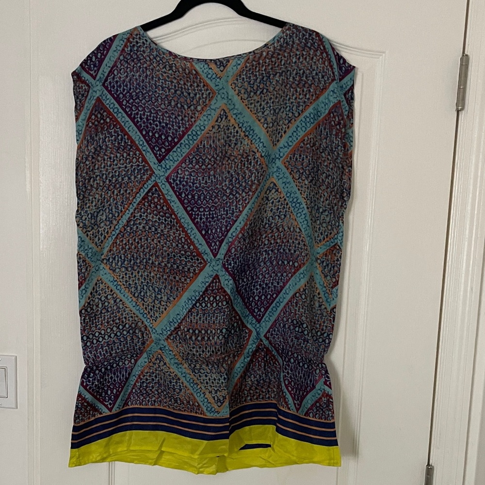 Hinge Multicolor Geometric Tunic Top
